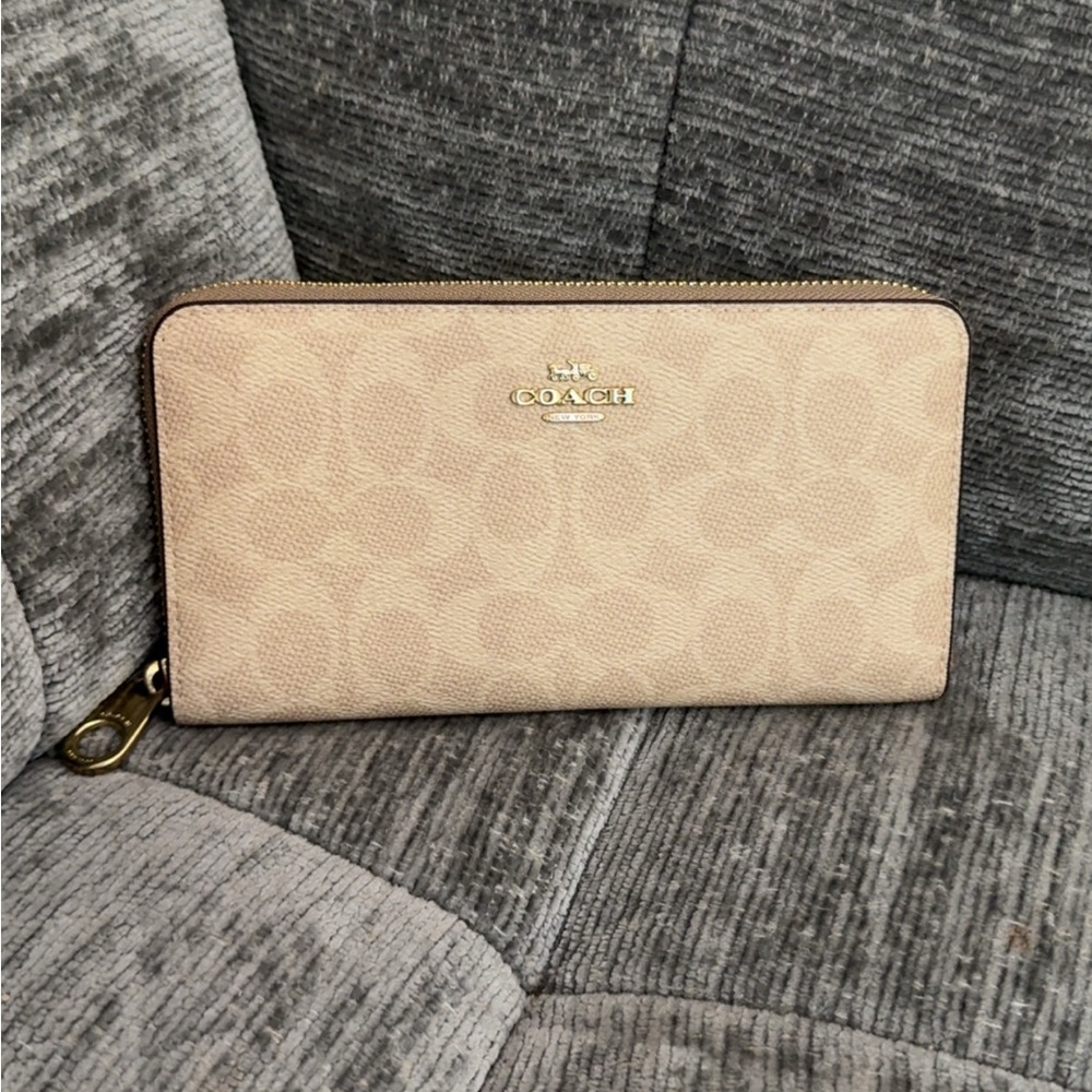 Coach Tan Signature Zip Wallet